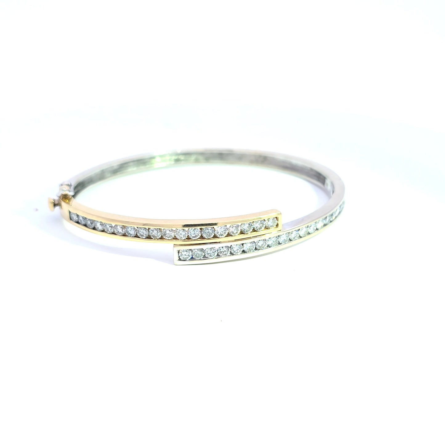 Two-Tone Yellow Gold Bangle with Round Brilliant Diamonds