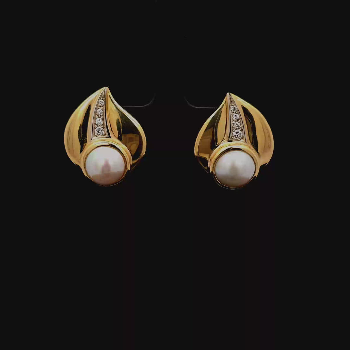 18K Yellow Gold Leaf Stud Earrings with Pearl and Diamonds